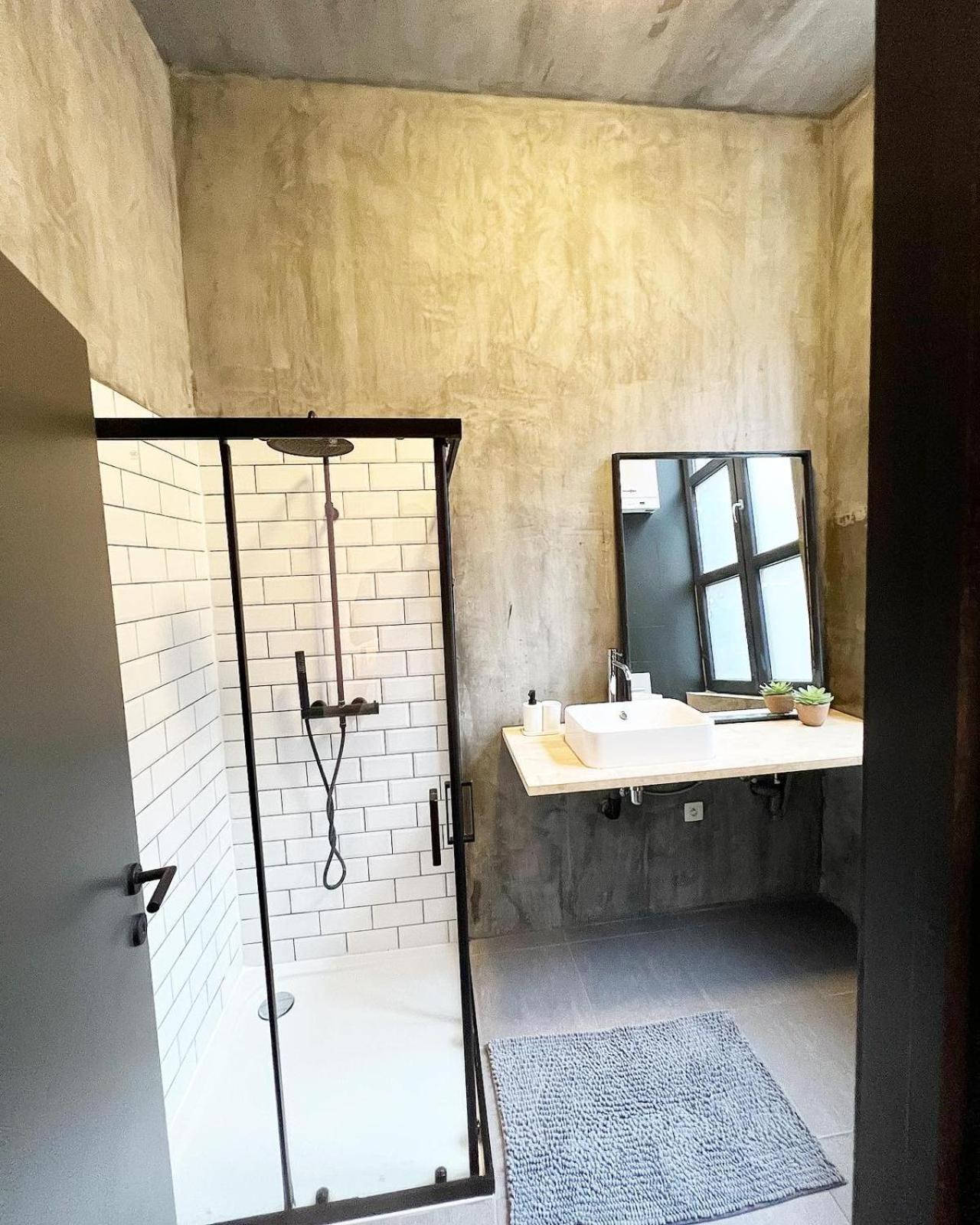 New Spacious Boutique Apartment's In The Center Of *