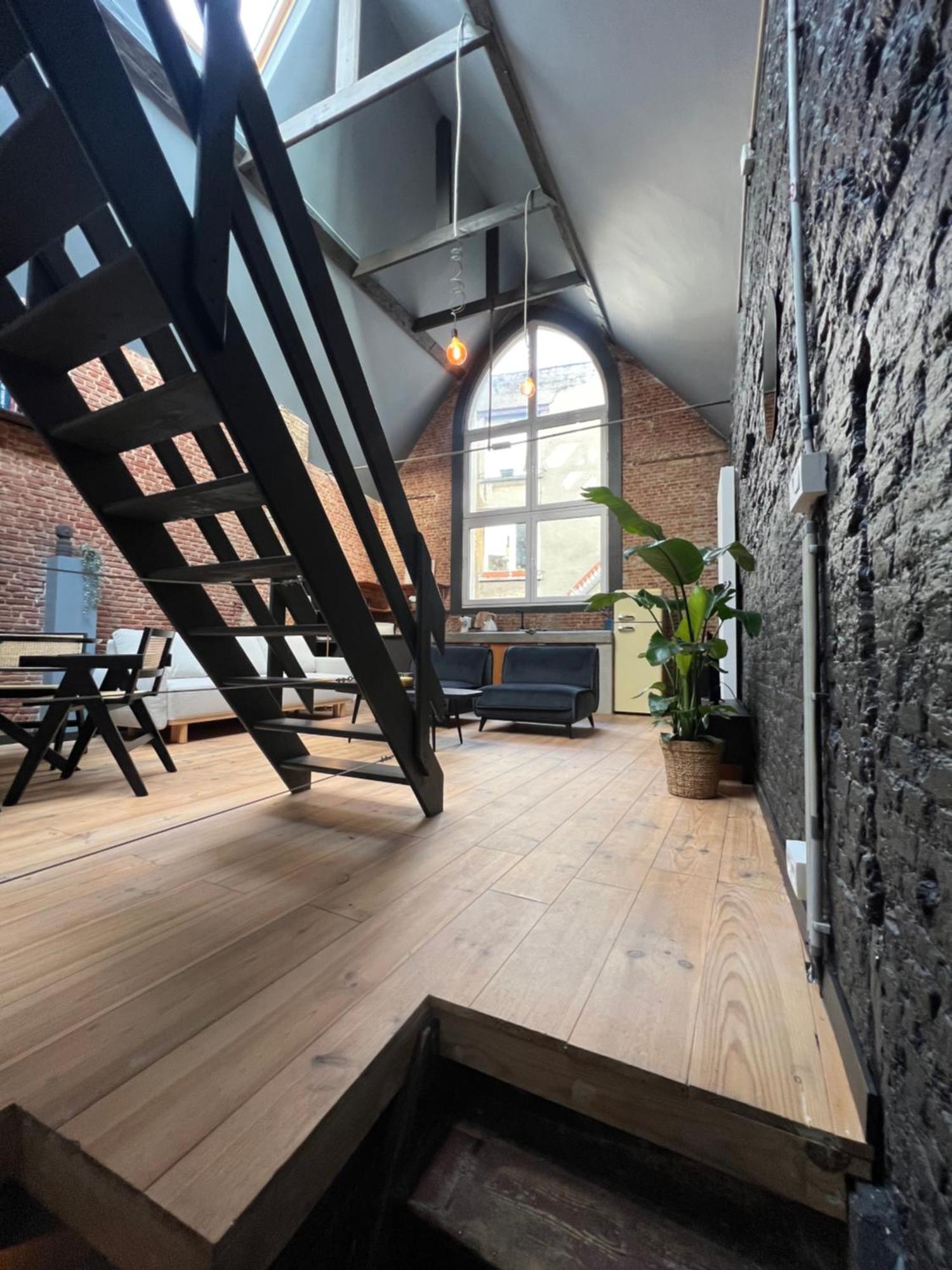 New Spacious Boutique Apartment's In The Center Of
