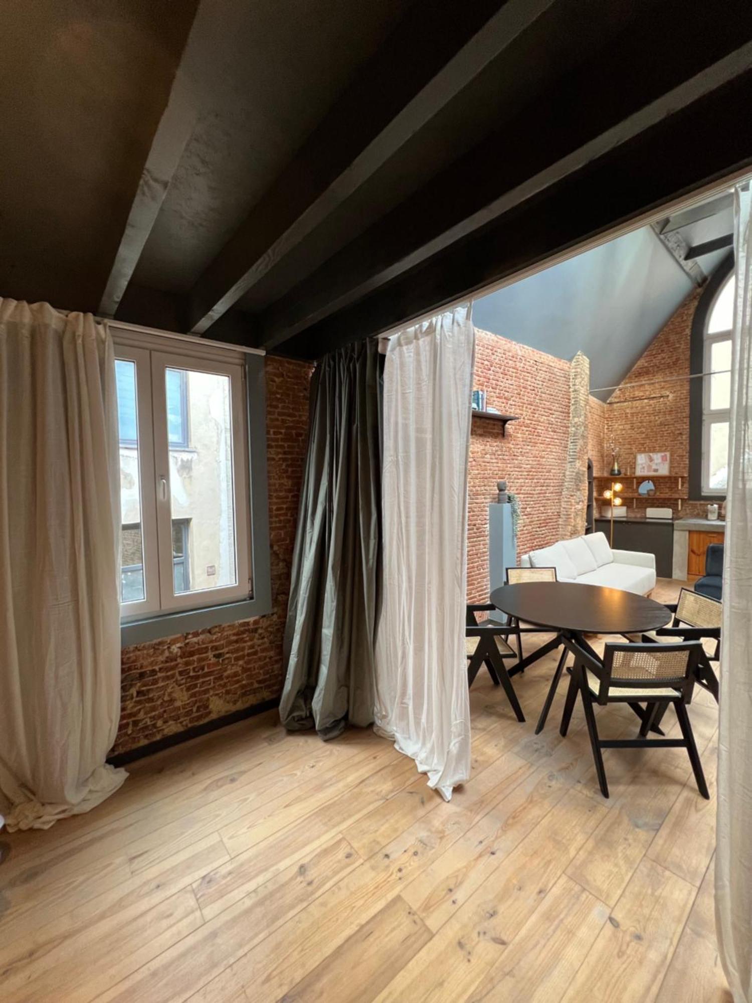 New Spacious Boutique Apartment's In The Center Of